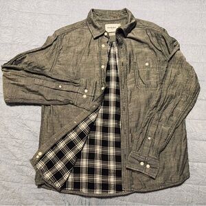 Men's Gray Button-Up Shirt